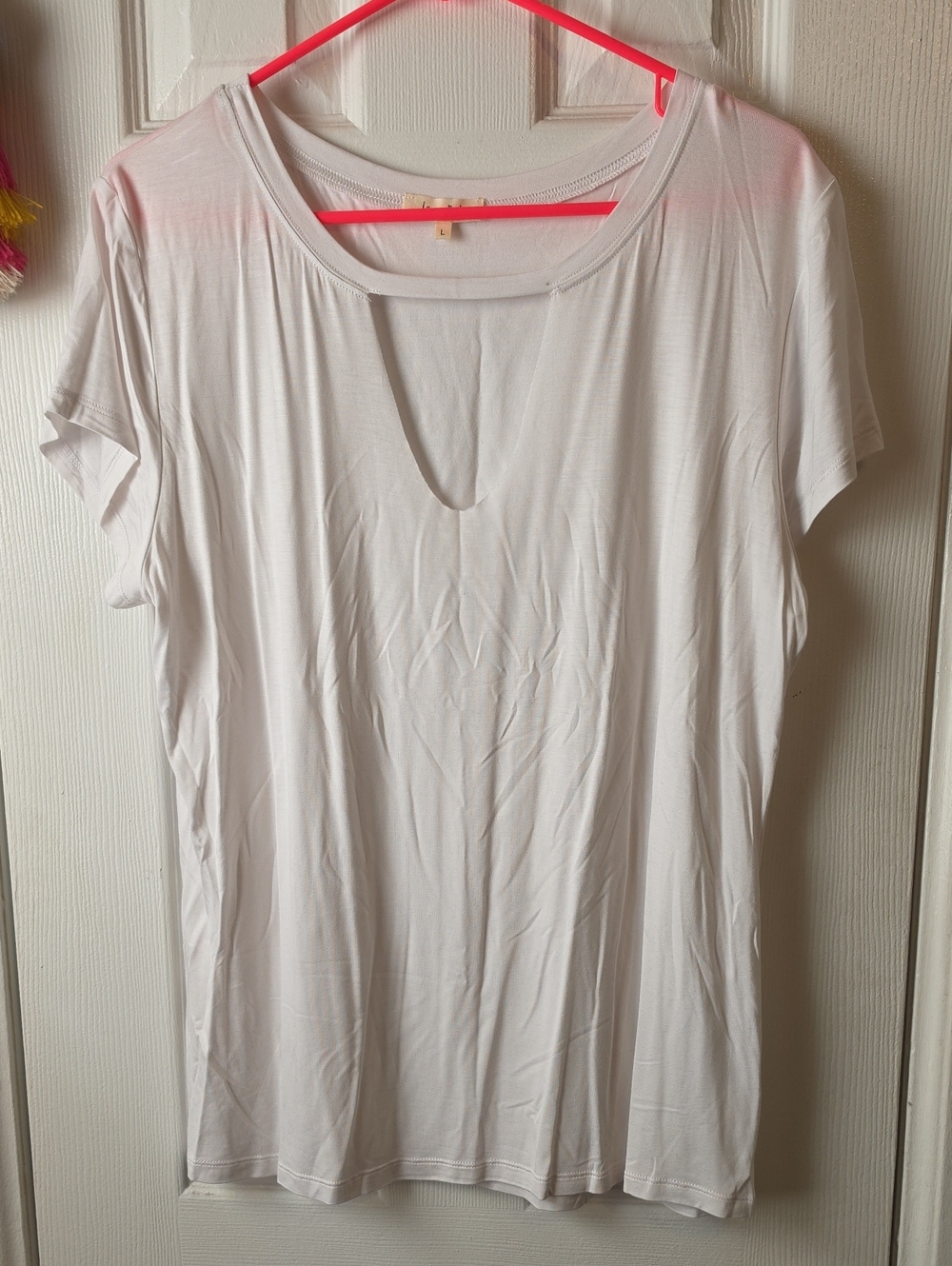 NWOT LA MIEL White Short Sleeve Keyhole Front BOUTIQUE Tee